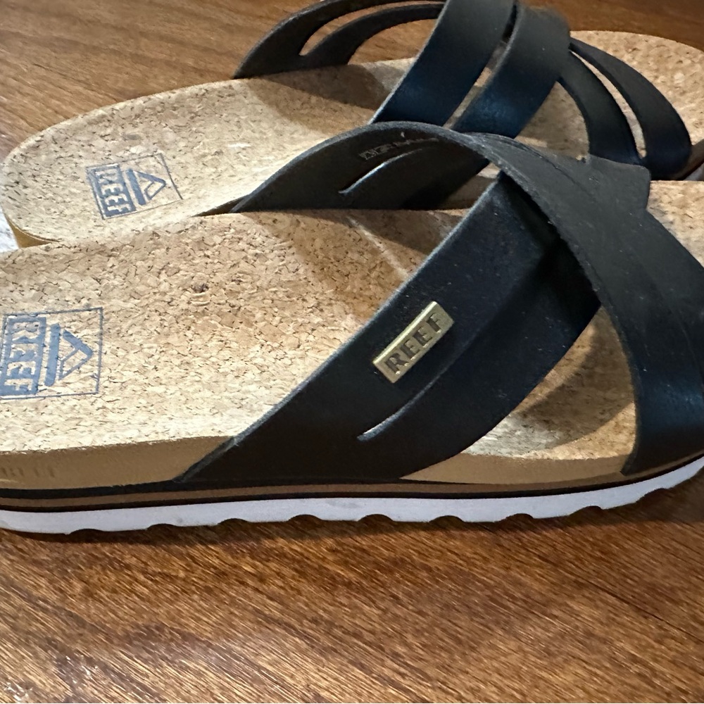 Reef Women's Cushion Vista Hi Sandals, Black size 8 worn once